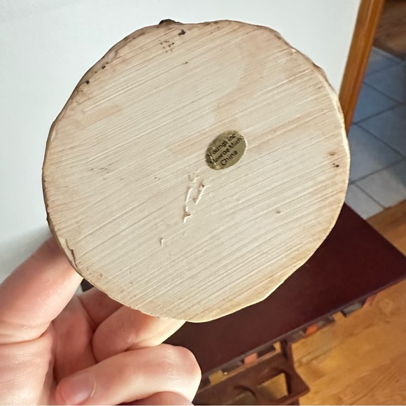 Vintage Resin Santa Figurine with Roses & Wooden Walking Stick - Picture 9 of 10